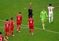 米乐m6官网-包含利物浦球员爆发冲突，被裁判红牌罚下的词条