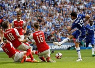 米乐m6-切尔西狂胜对手，锁定小组第一晋级(切尔西ds)